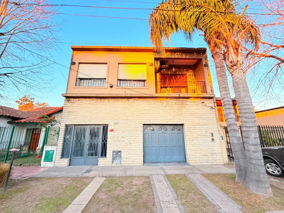 Casa com terraço e piscina