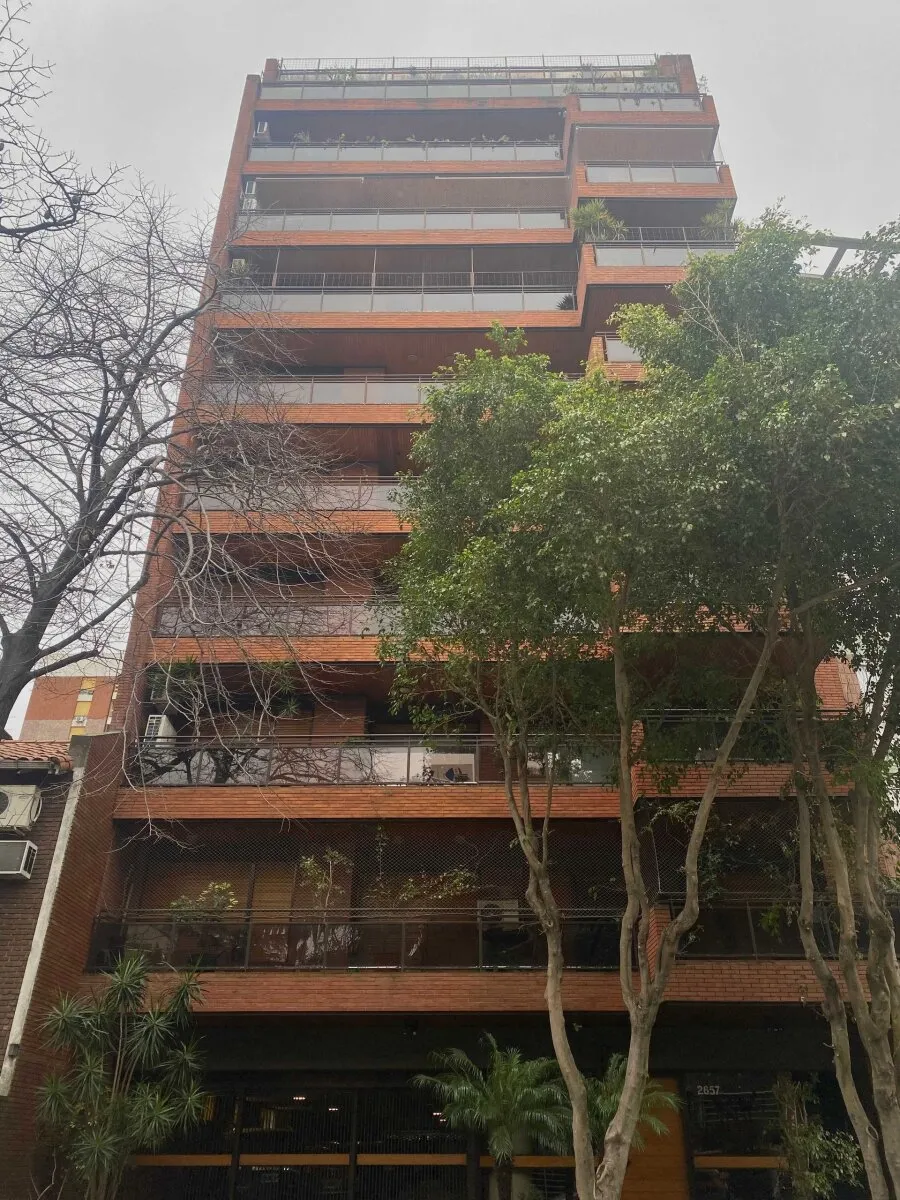 Departamento con balcón y cochera