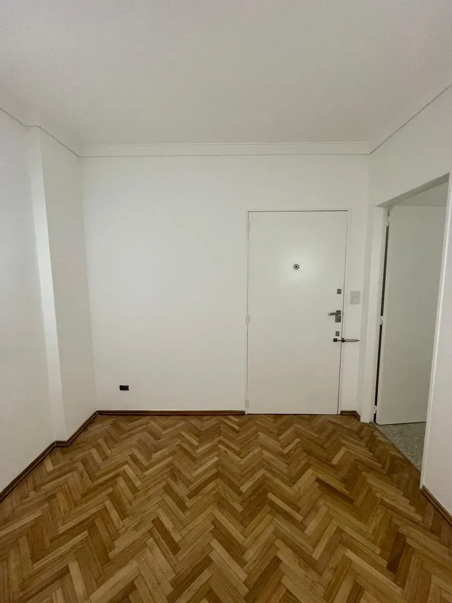 Confortable Departamento Con Cochera Cubierta Excelente Ubicación