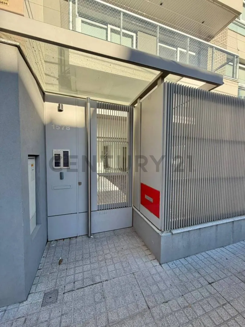 5° piso con balcón amoblado