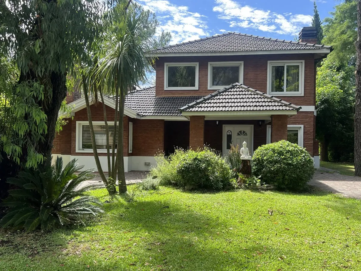 Casa con piscina y golf