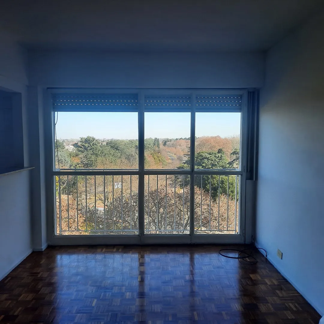 8th floor, French balcony, parquet