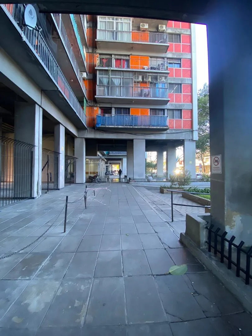 3er piso con balcón y vista