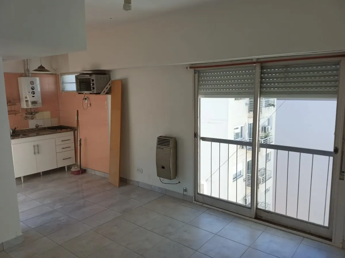 Monoambiente con balcón en Almagro
