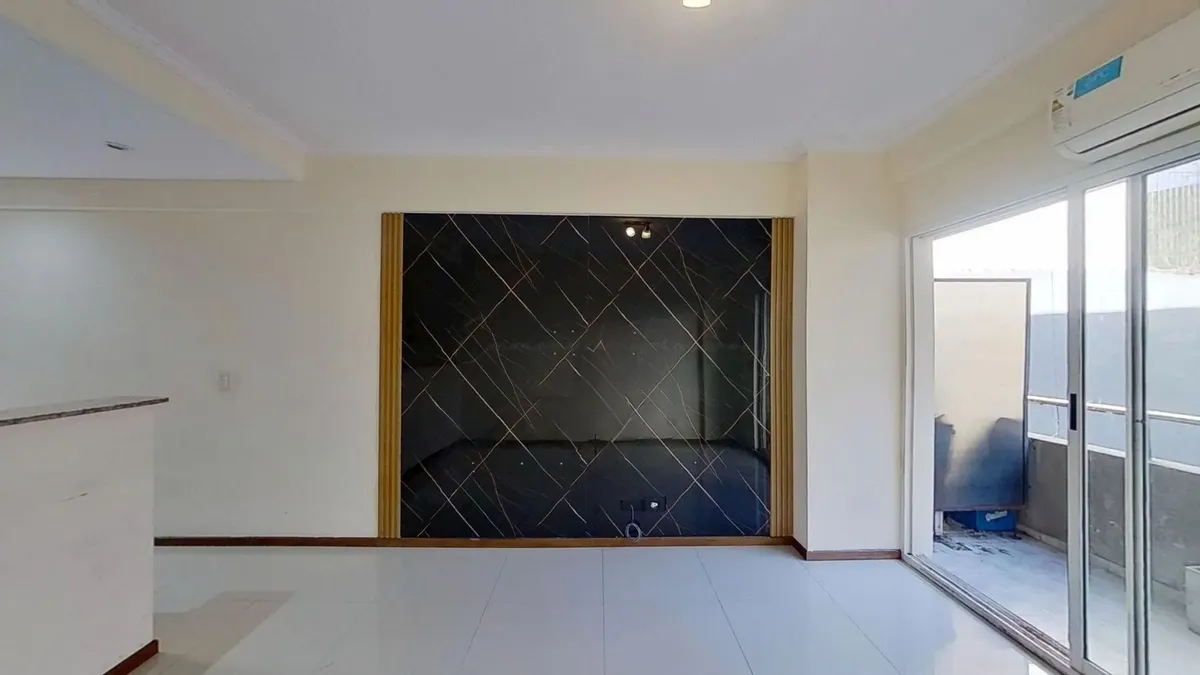 2 ambientes con patio y balcones