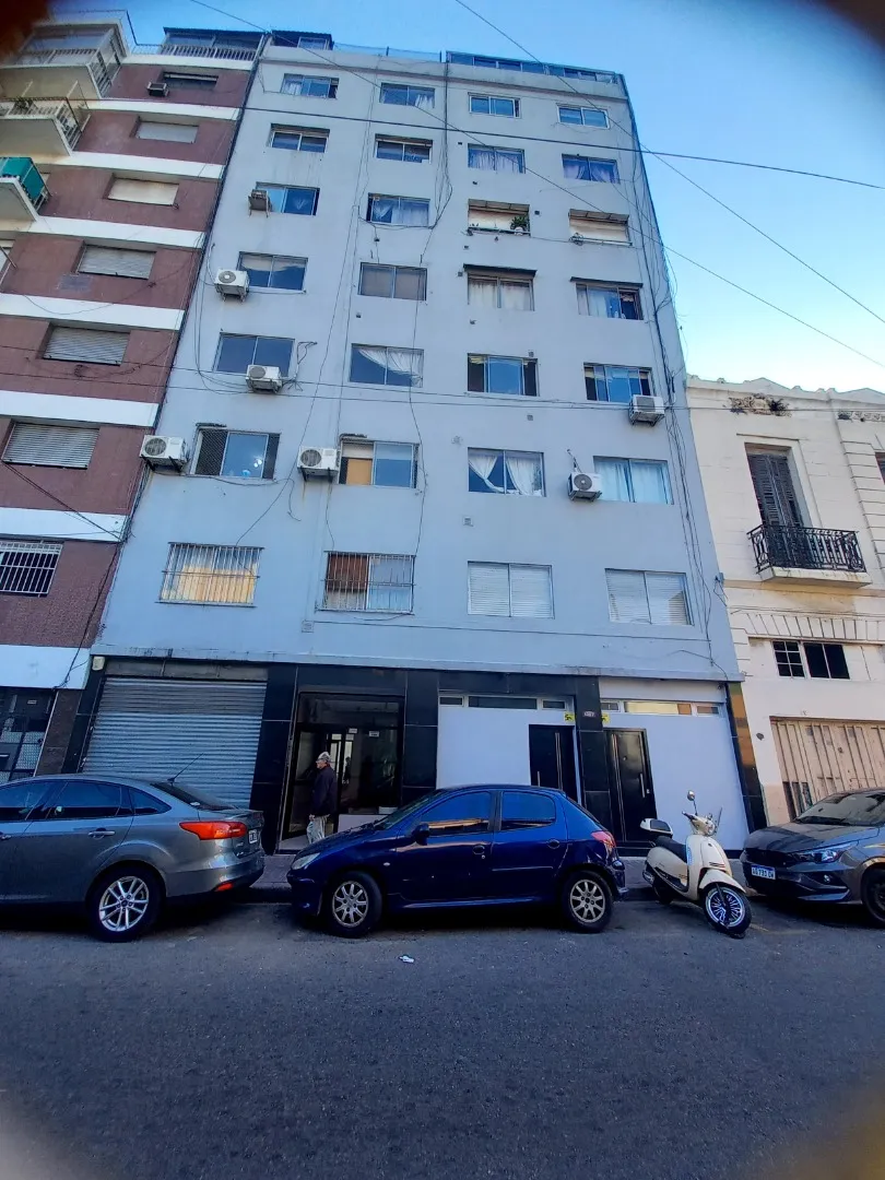 Departamento De 2 Amb. Luminoso A Metros De Parque Lezama