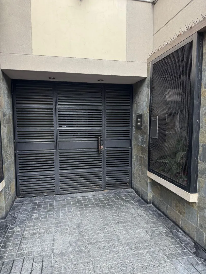 Monoambiente con balcón al frente