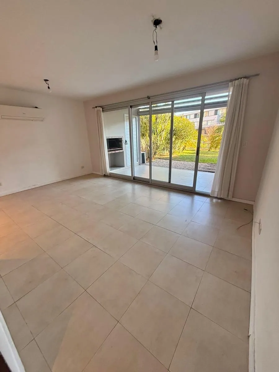 Duplex 5 Ambientes En Venta Con Jardin Y Parrilla. Barrio El Reflejo, Nordelta