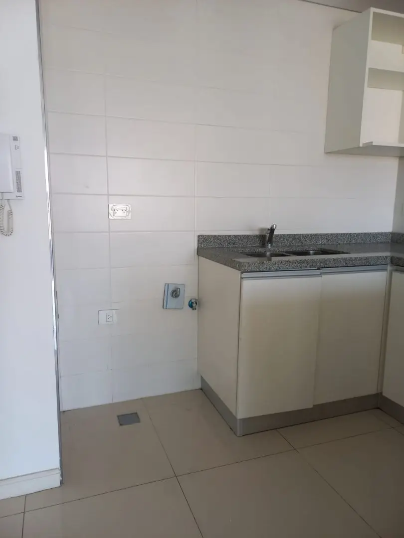 Monoambiente con balcón y pileta