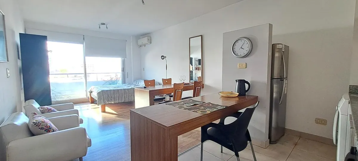 Studio com varanda e piscina