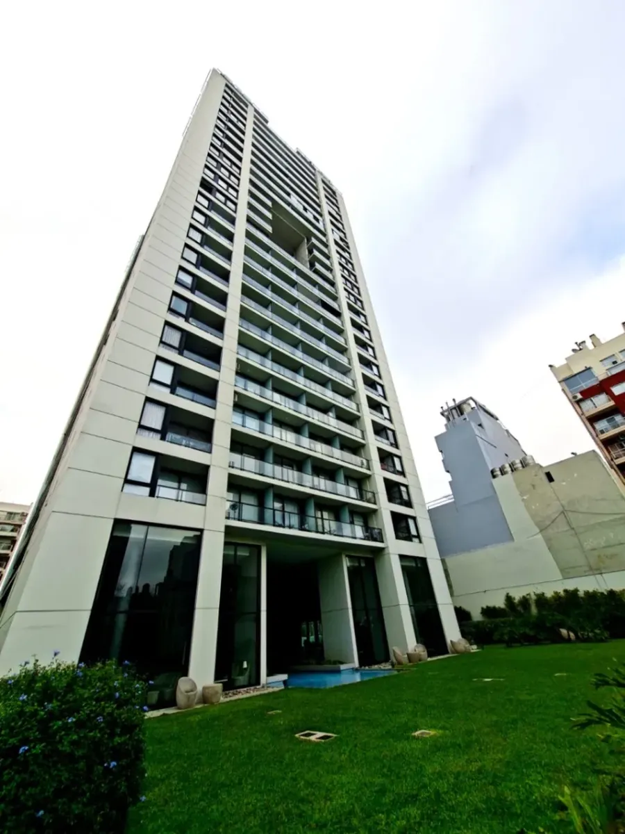 Monoambiente con balcón y amenities