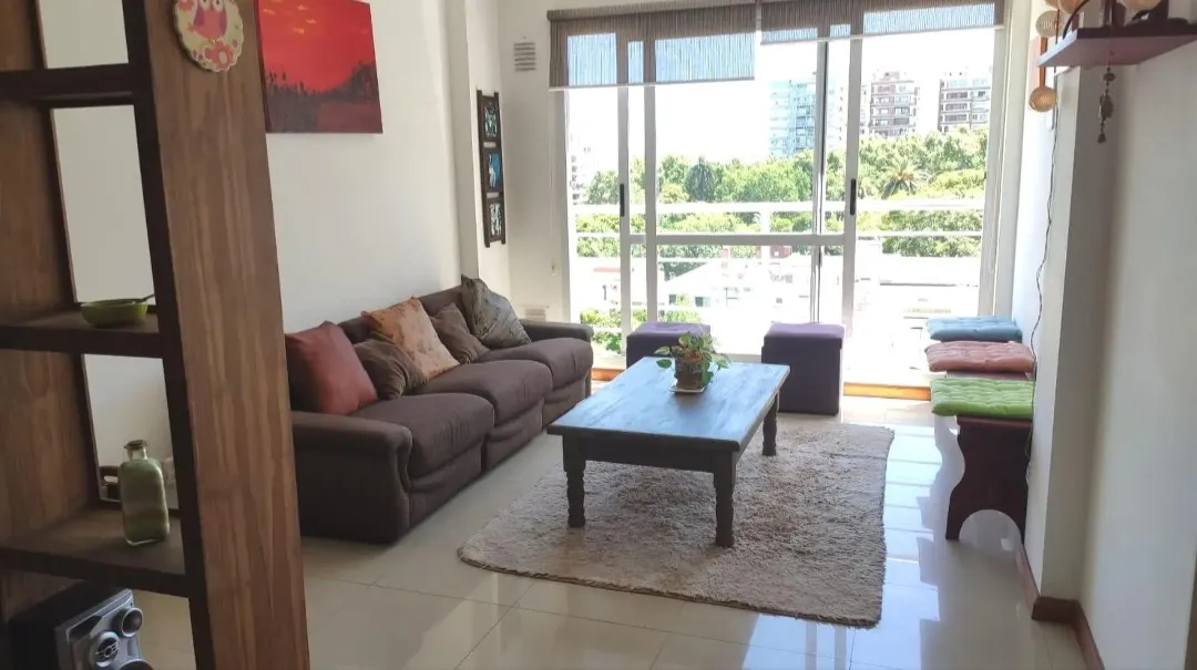 Piso 6 con balcón, Flores