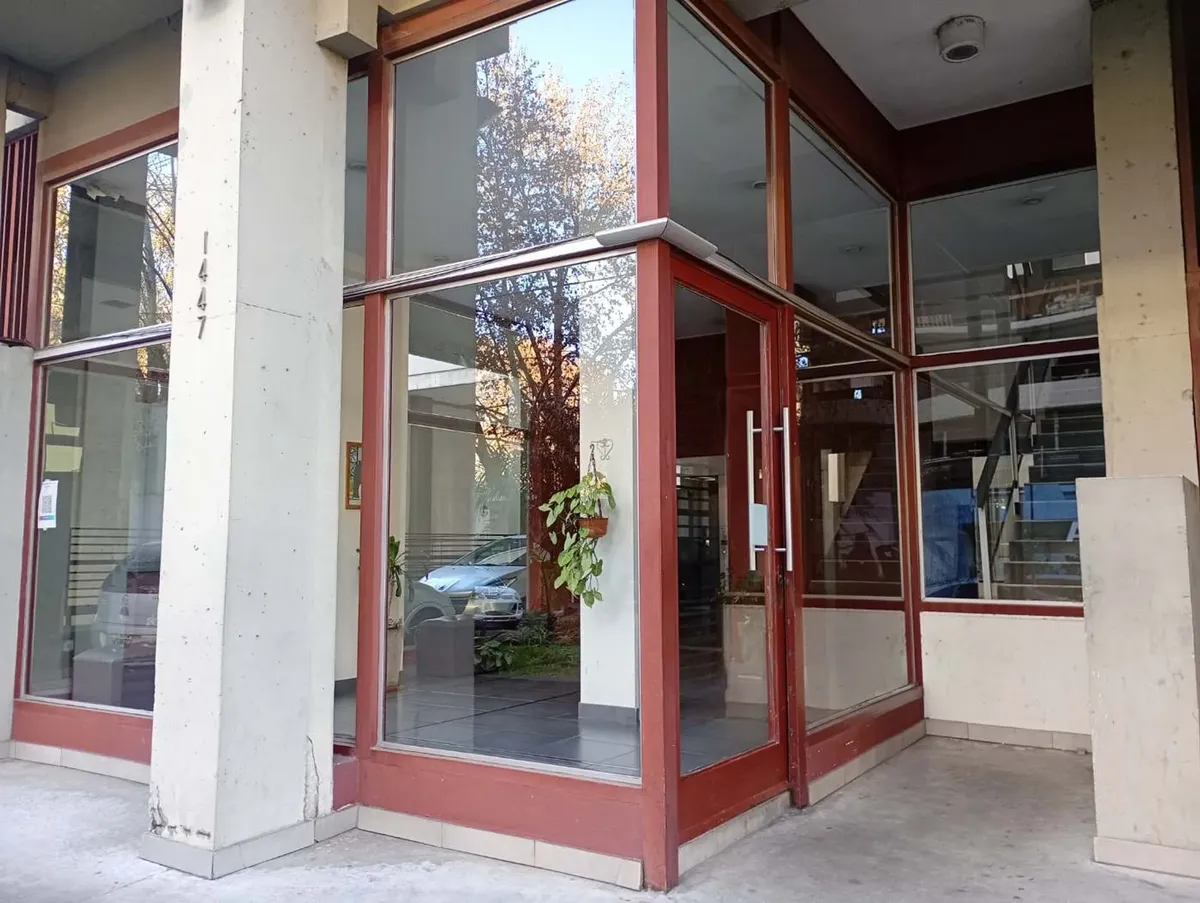 5º piso con balcón al contrafrente