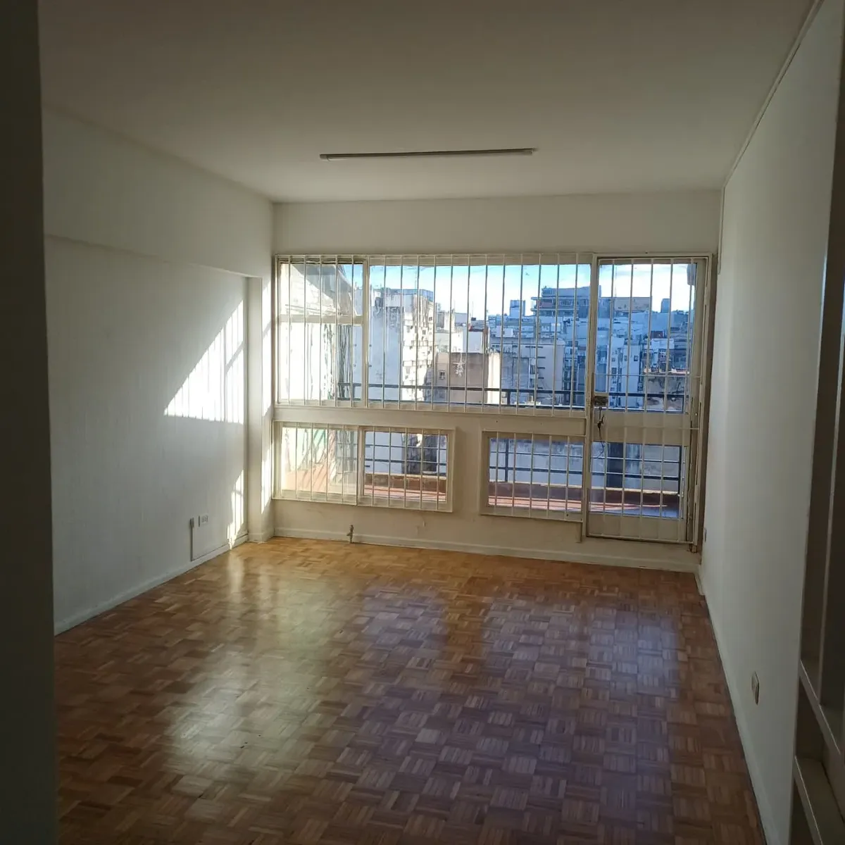 9th-floor studio with balcony