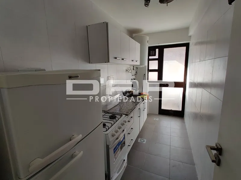 2 ambientes con balcón y terraza