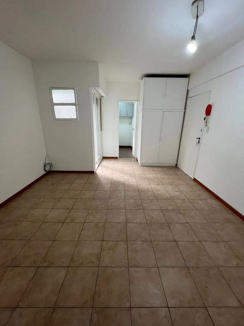 Monoambiente 8vo piso con balcón