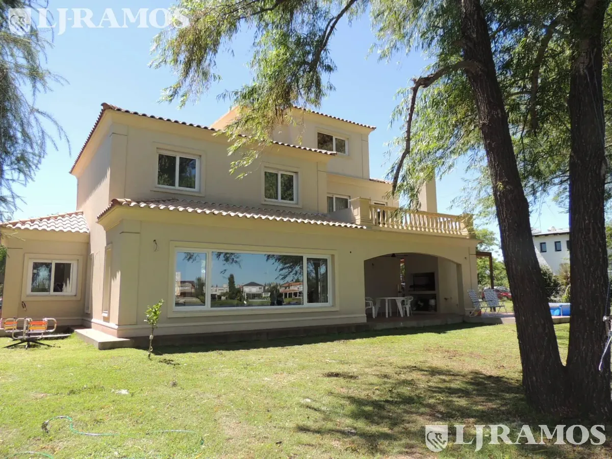 Casa 4 quartos com piscina