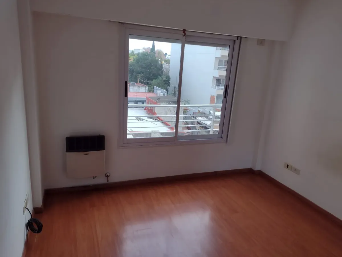 Departamento 2 ambientes con balcón