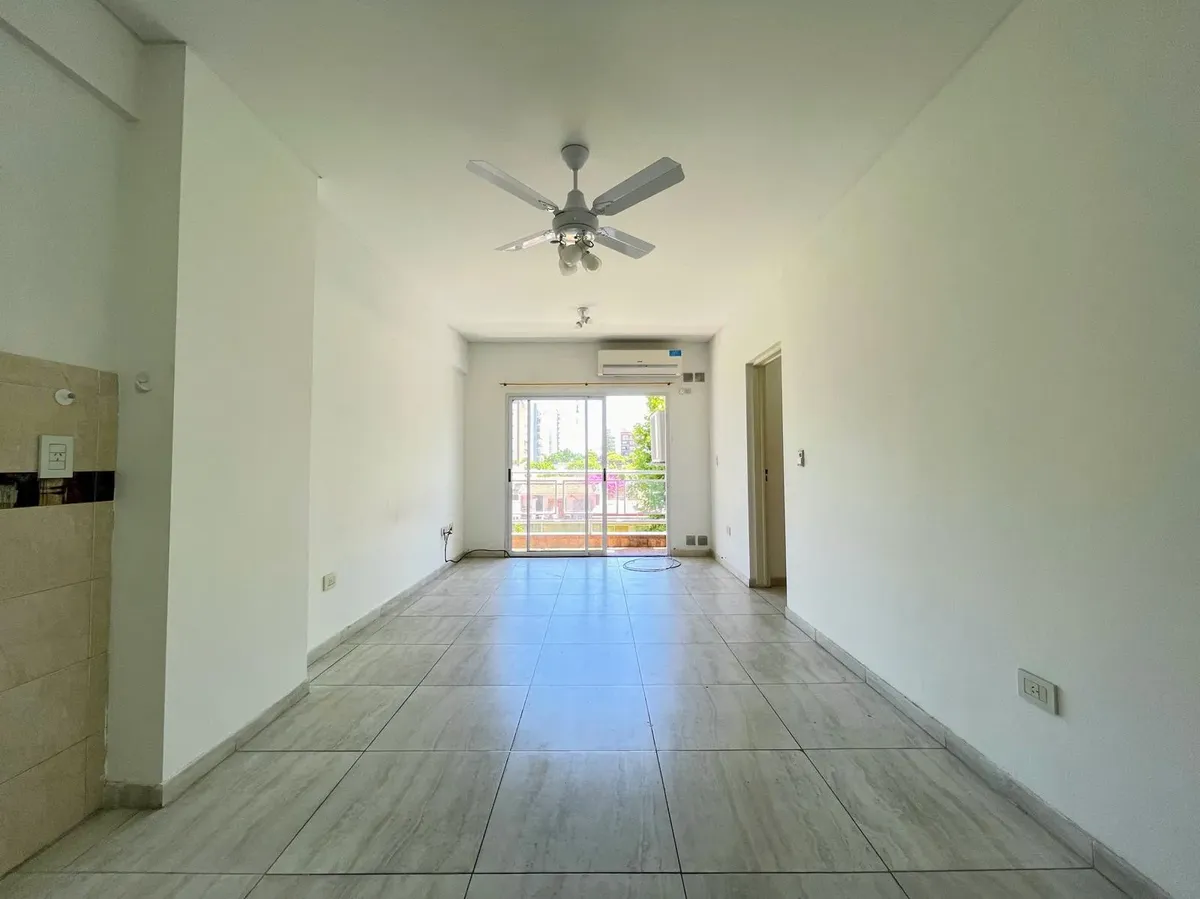Frente con balcón, 45 m²