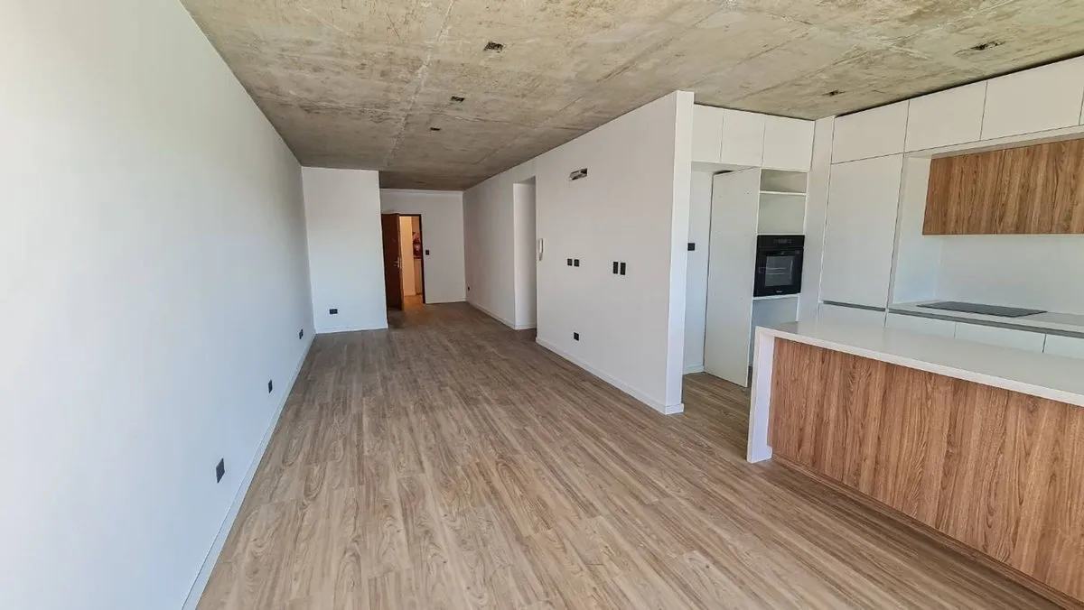Piso 6, balcón con parrilla