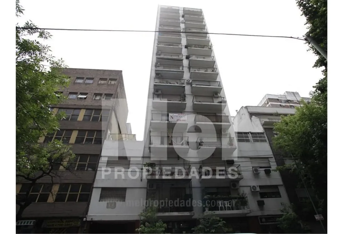 2 ambientes al frente con balcón