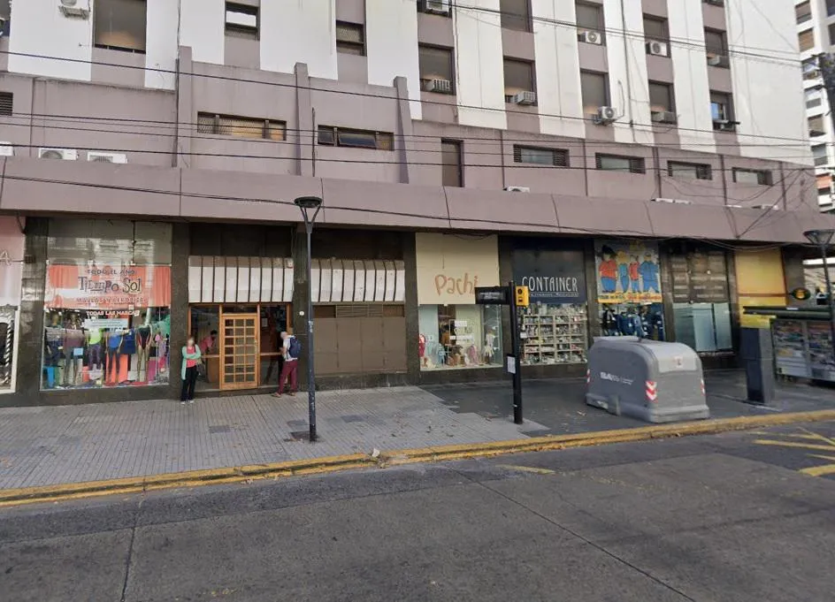 Monoambiente al frente, esquina Caballito