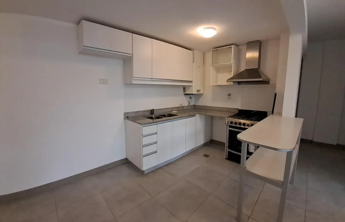 Depto Alquiler $ 730.000.+ $ 130.000 Exp. 2 Amb,44 Metros, Balcon, Muy Lumin, Aire Split, Calefacion Ctral Radidores. Muy Buena Ubic Cerca Tren Mitre Y T Costa. A 1 Cda De Plaza Y Centro Comercial De