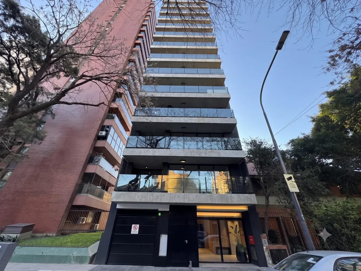 7° piso con balcón y AC