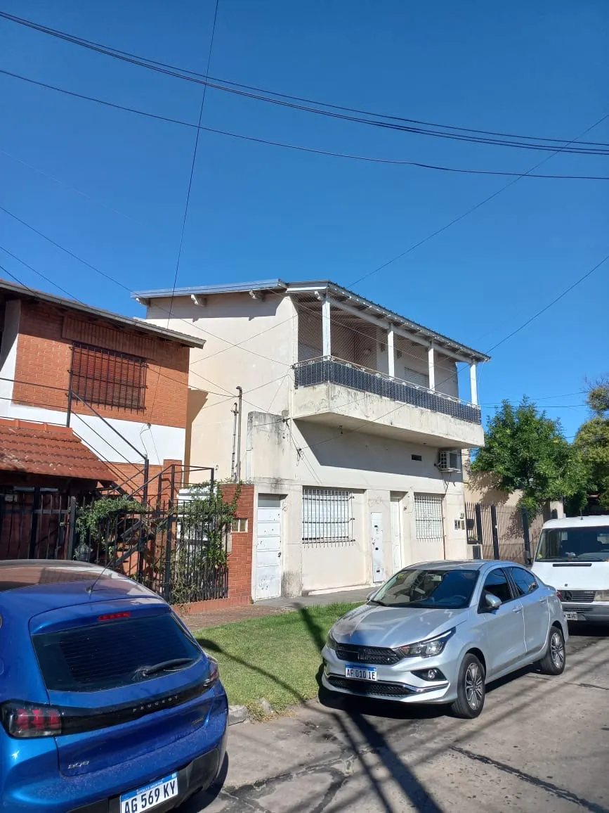 Departamento con balcón y 2 dormitorios