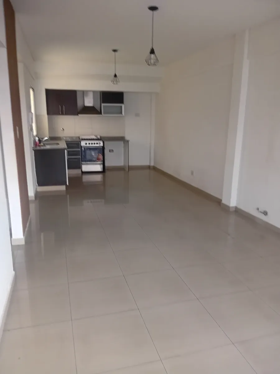 4to piso con balcón a la calle