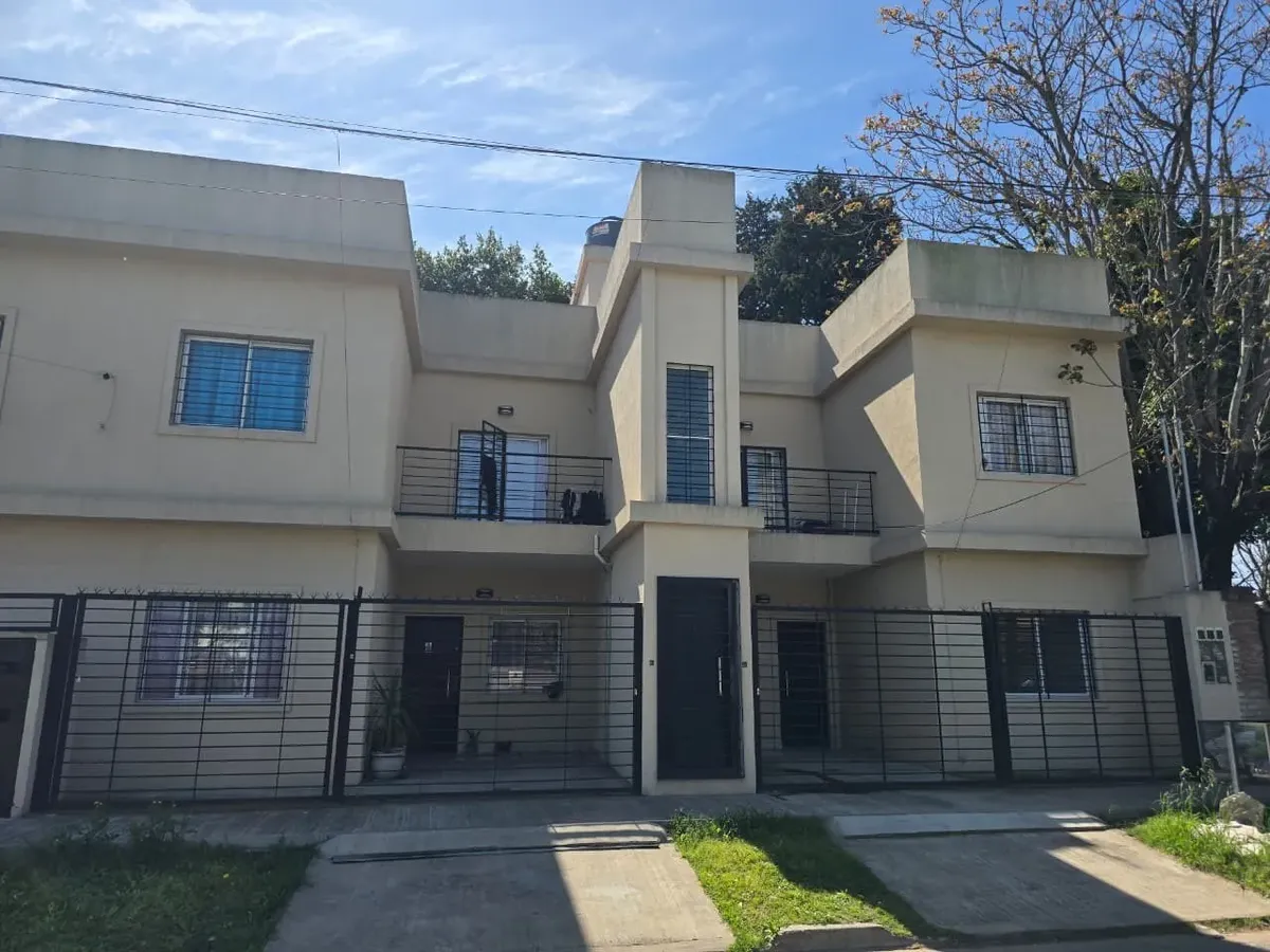 Planta baja con patio y cochera