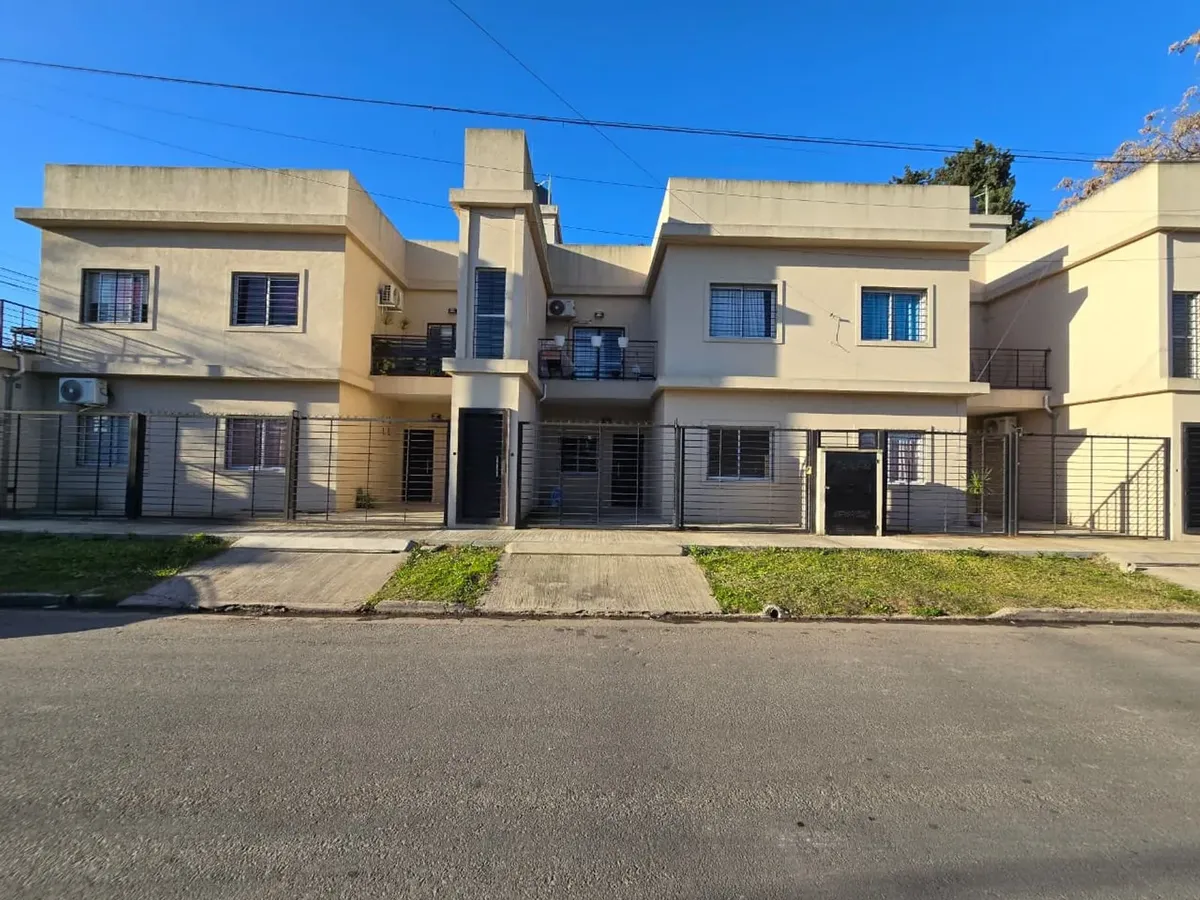 Planta baja, patio y cochera