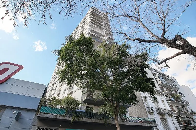 Departamento Monoambiente Luminoso Reciclado Impecable Con Balcon Y Seguridad En Barrio Norte