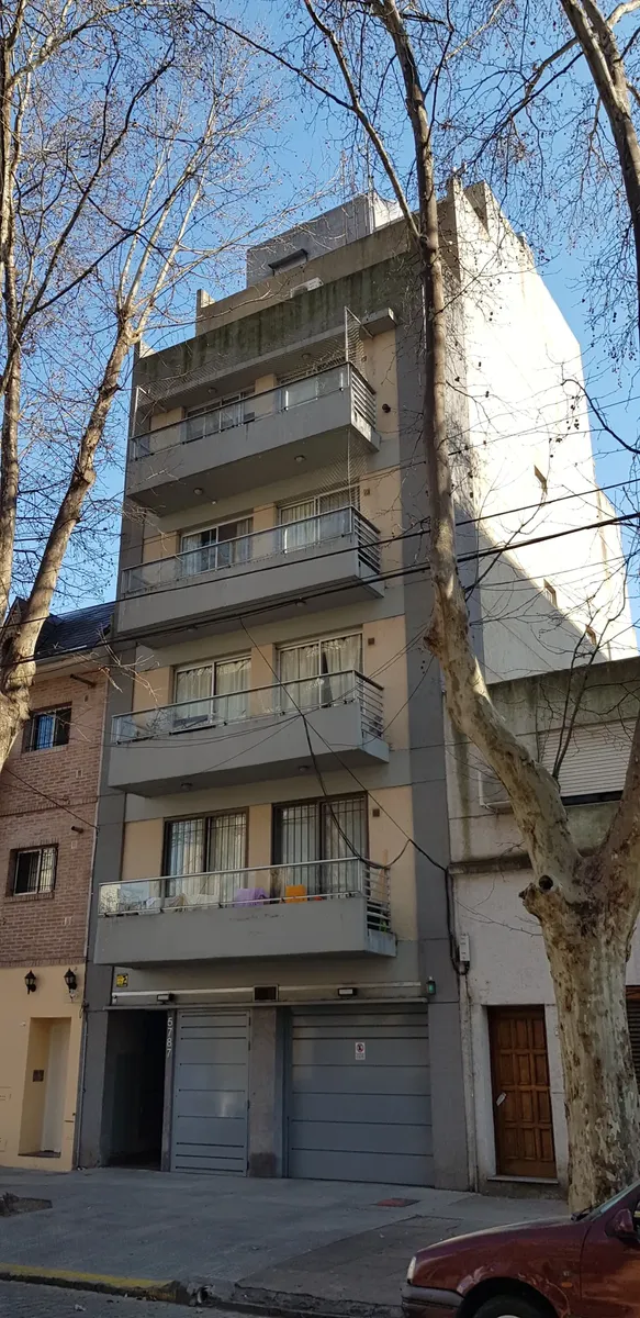 Monoambiente con balcón francés