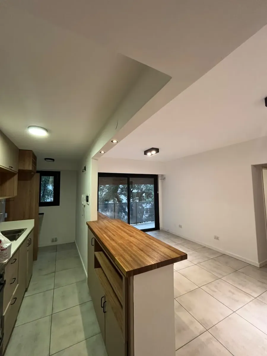 Departamento En Alquiler En Zona Congreso, A Media Cuadra De Favaloro. Recién Remodelado Y Reacondicionado, Listo Para Habitar