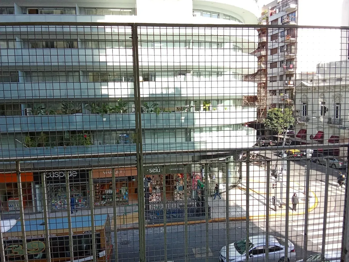 Departamento 3 Ambientes Al Frente Con Balcón En Alquiler