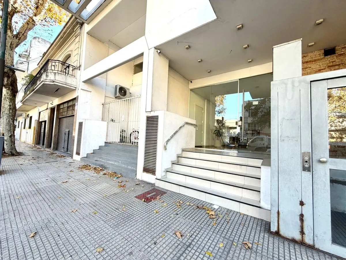 Monoambiente piso 8 con balcón