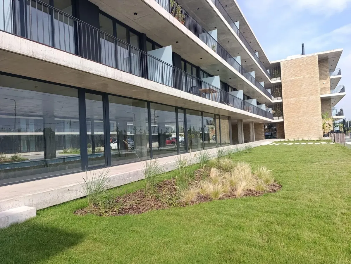 2BR with balcony and parking