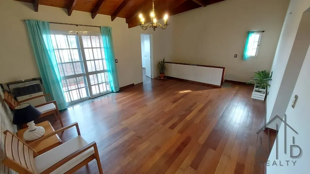 PH com 3 quartos, varanda e terraço