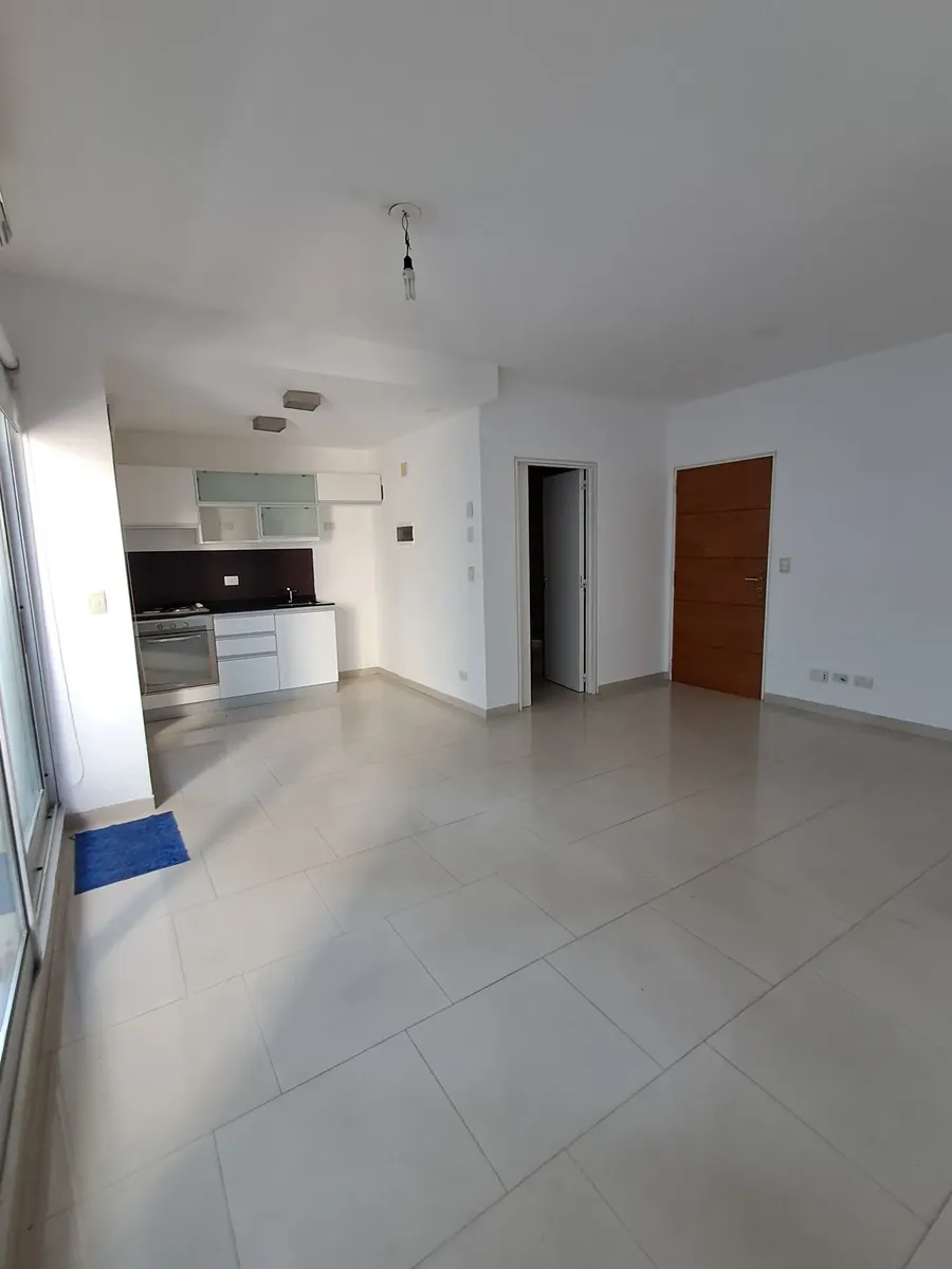Listing: Studio, Almagro
