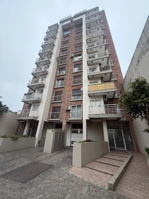 Balcón y 2 dormitorios