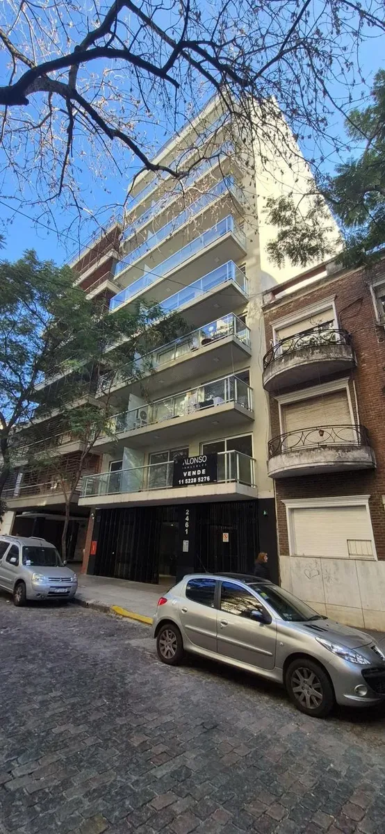 Monoambiente con balcón al frente