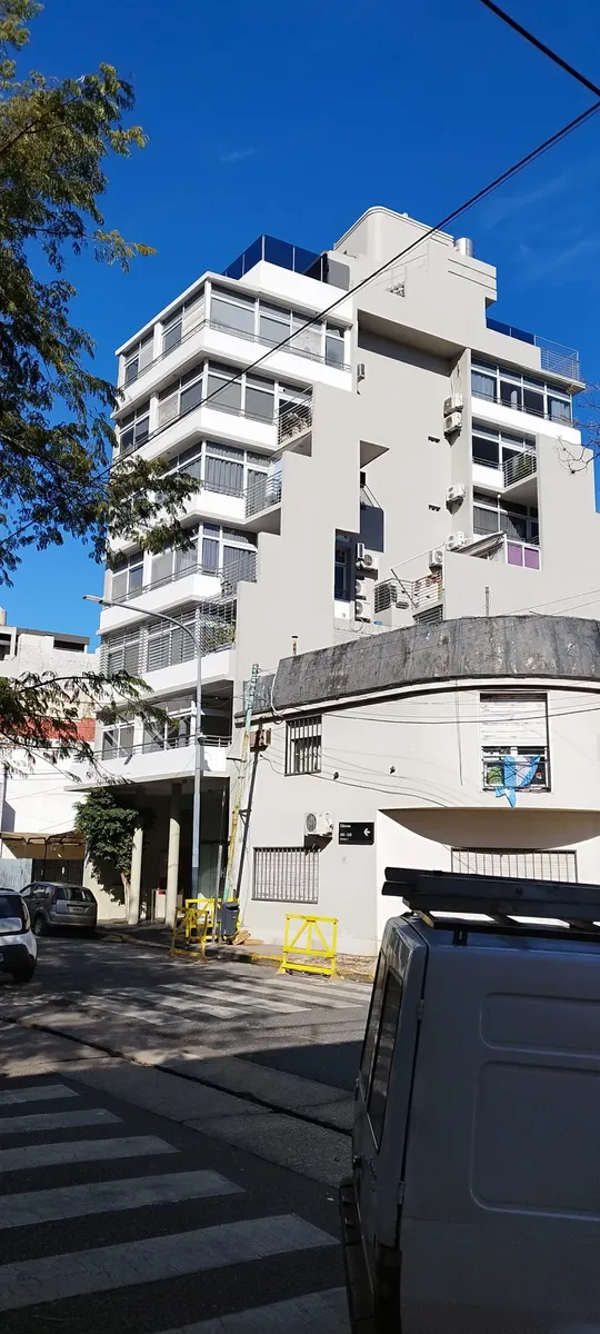 Semipiso al frente con terraza