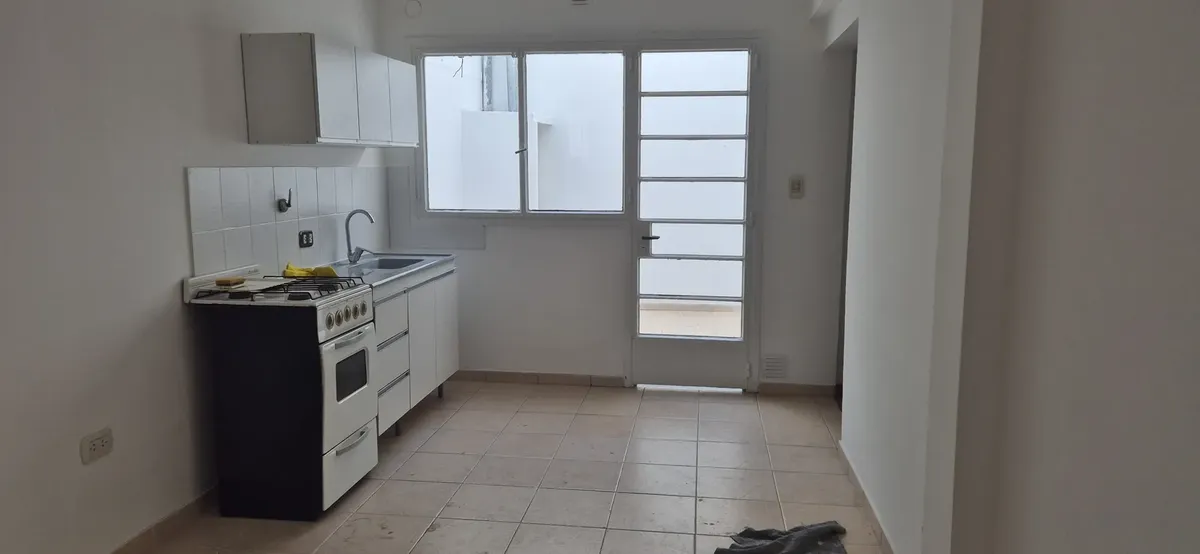 Departamento Interno Con Patio En 64 4 Y 5
