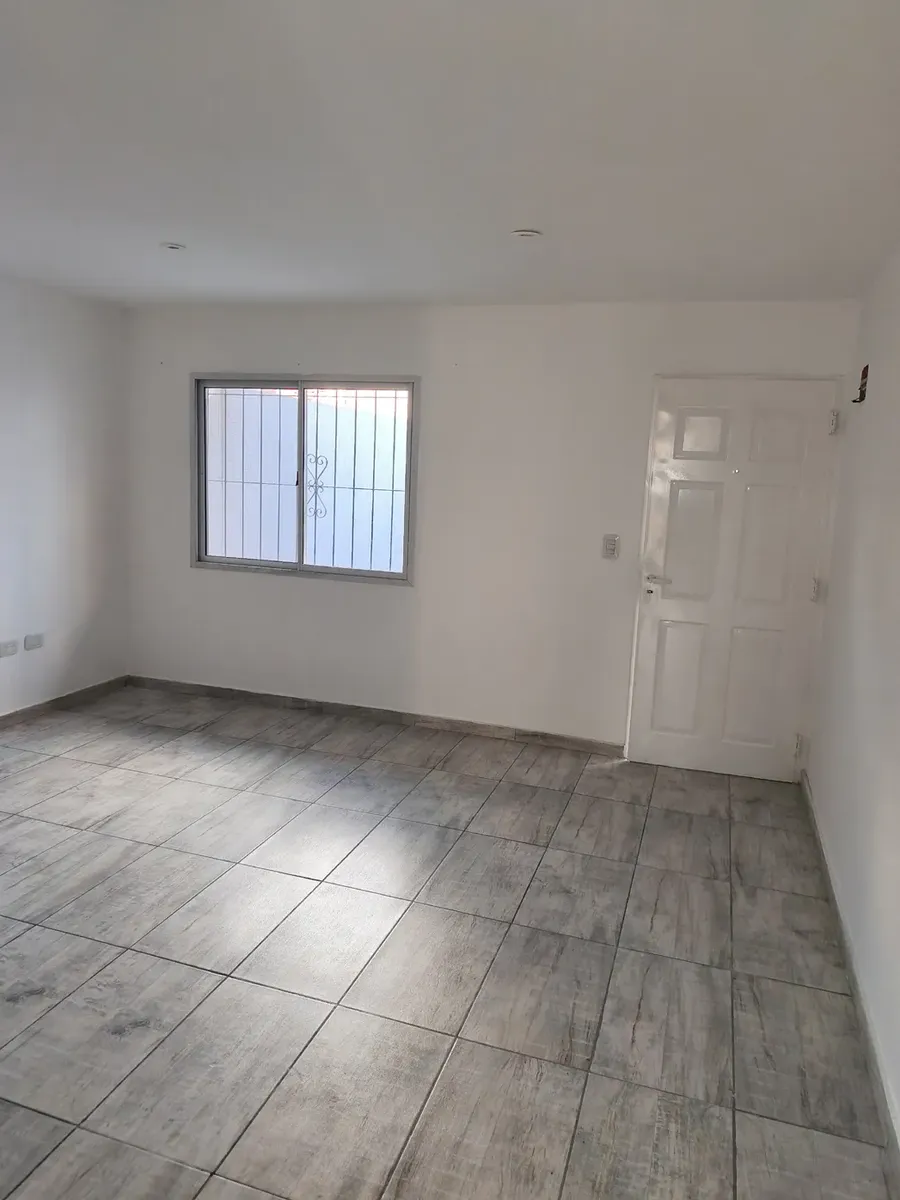 1° piso por escalera, eléctrico