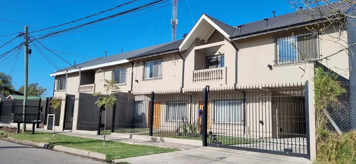 3 ambientes con balcón y cochera