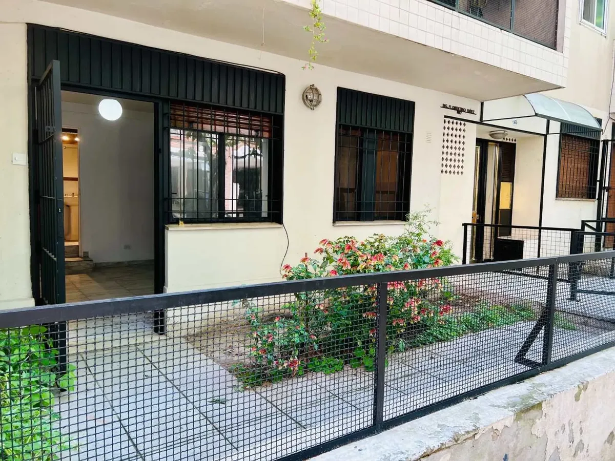 Planta baja con jardín y entrada