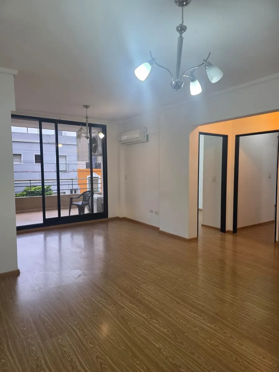 Departamento piso 1 con balcón