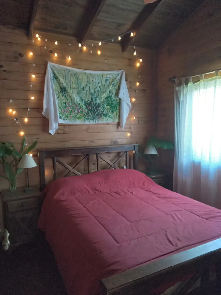 Cabaña con balcón y wifi