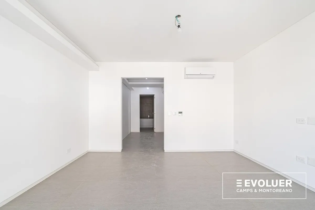 Large terrace, 2 en-suites, parking